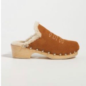 Anthropologie NWT Shearling lined clogs Size 6 (36)